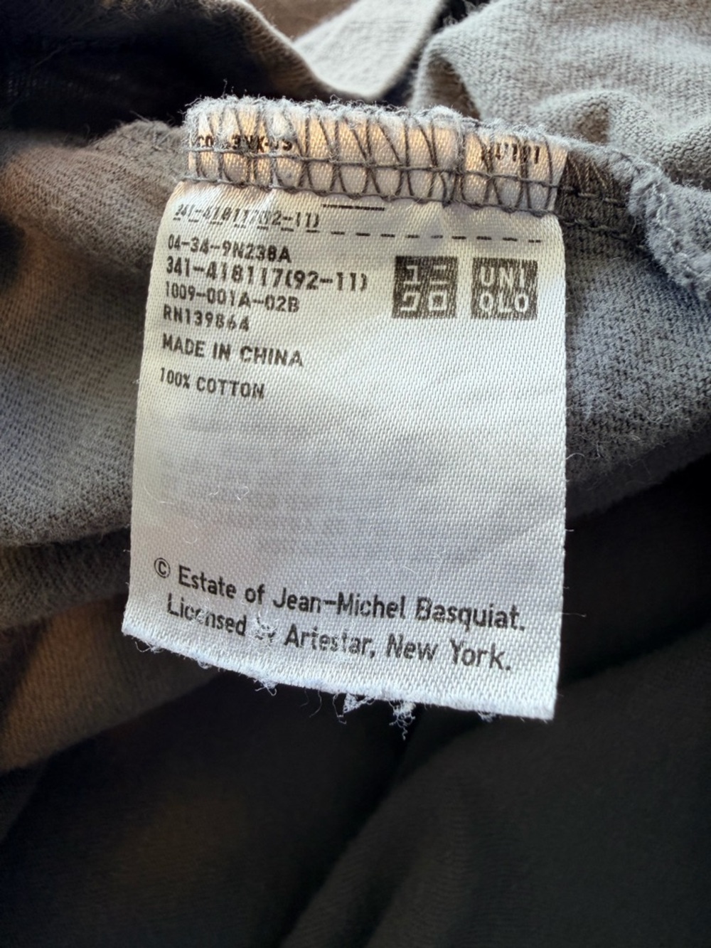 Uniqlo Jean-Michel Basquiat Short Sleeve Tee in Light Gray. NY. - Picture 3 of 4